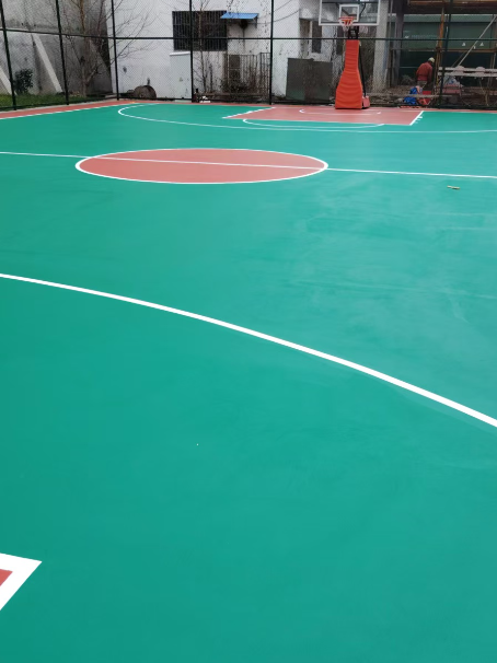 海北 球场长期使用易出现地面开裂